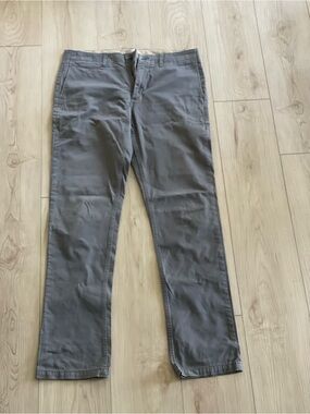 GAP Men’s Gray Chino Pants 32x32 Straight Fit Casual Khaki Pants